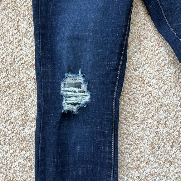 Levi's Women's Dark Wash Distressed 311 Shaping Skinny Jeans - 28x30 - Picture 3 of 7